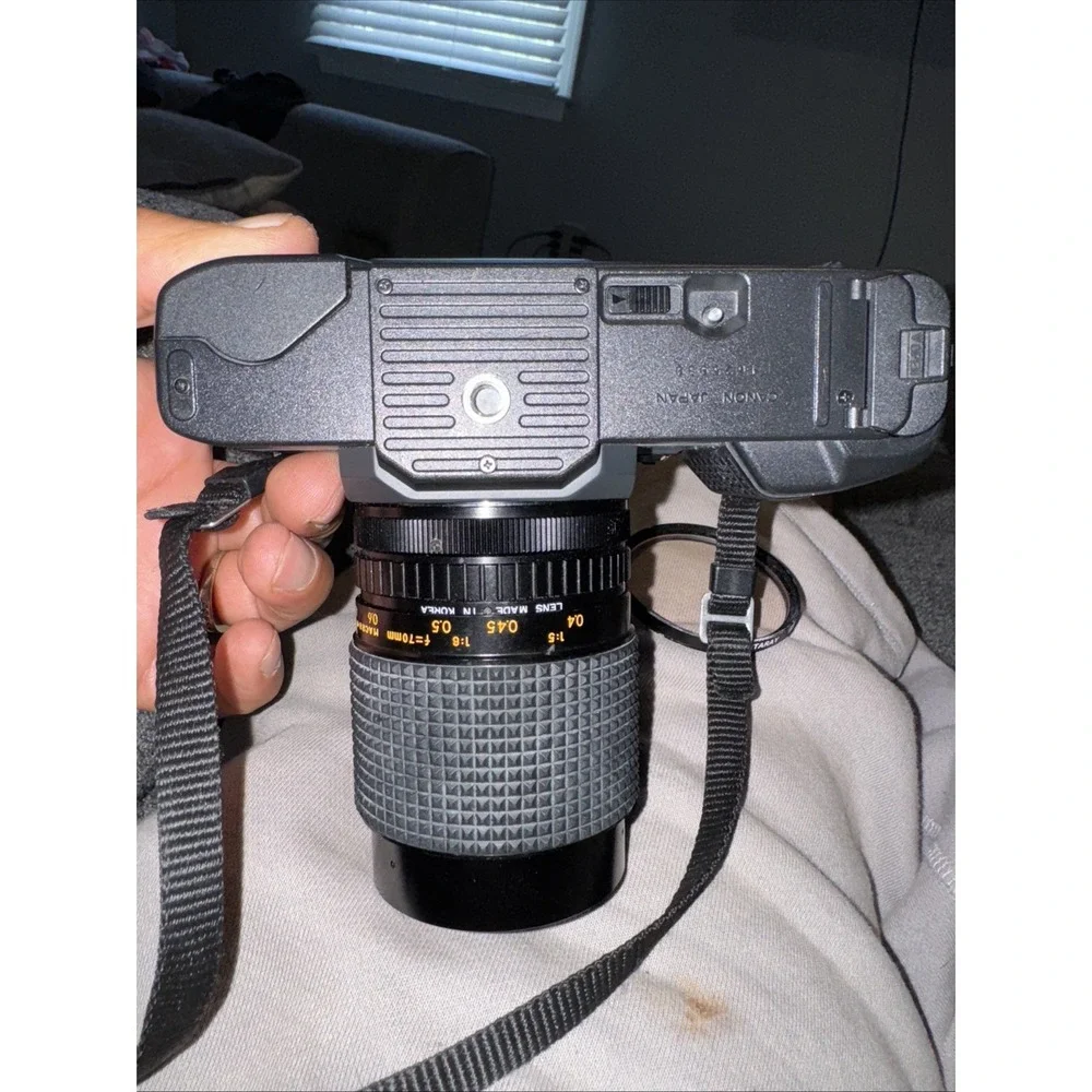 Canon T70 35mm Film Camera W/ Quantary f =‎ 28-70mm 1:3.5-4.5 MC Auto Zoom Lens